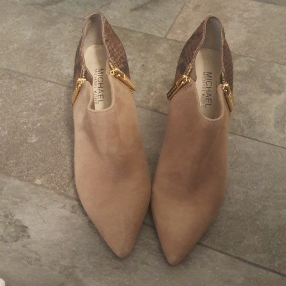 Michael Kors pointed snakeskin ankle booties - Picture 5 of 6